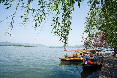 《失落的方舟》聊天框已被广告机器人和交友信息霸占